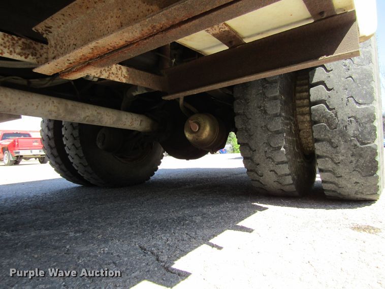 image for item FD9483 1993 International 4700  digger derrick truck