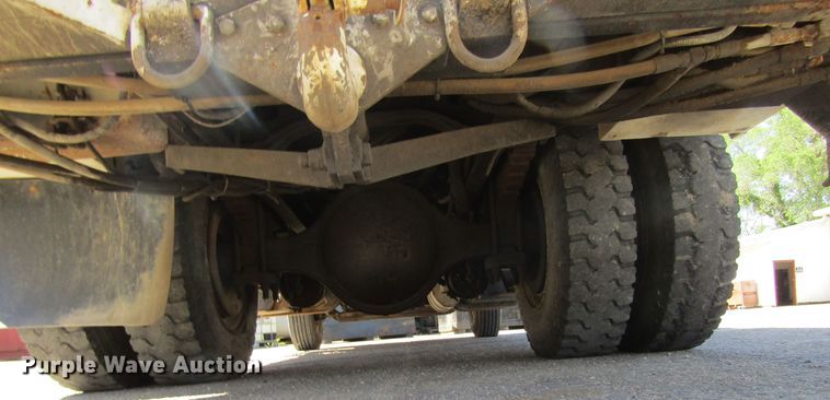 image for item FD9483 1993 International 4700  digger derrick truck