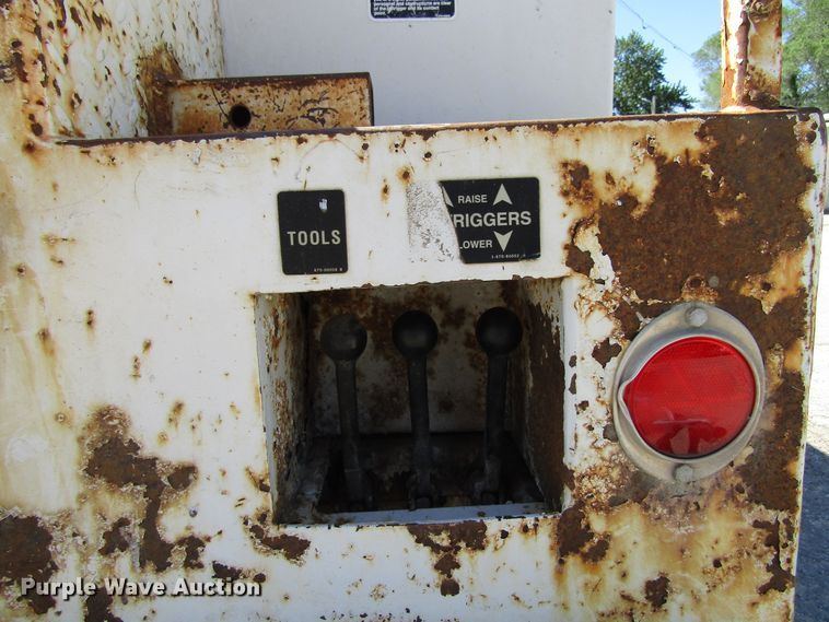 image for item FD9483 1993 International 4700  digger derrick truck