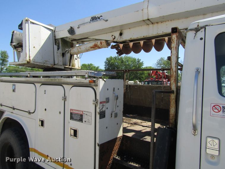 image for item FD9483 1993 International 4700  digger derrick truck