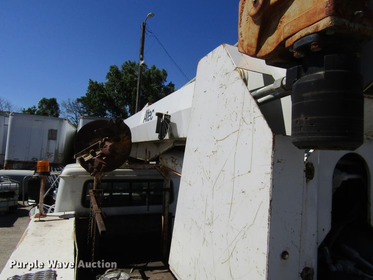 image for item FD9483 1993 International 4700  digger derrick truck