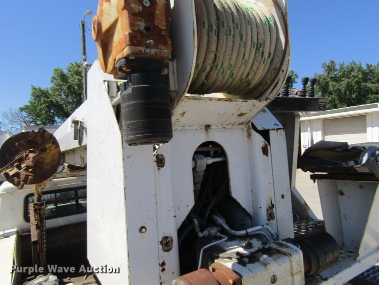 image for item FD9483 1993 International 4700  digger derrick truck