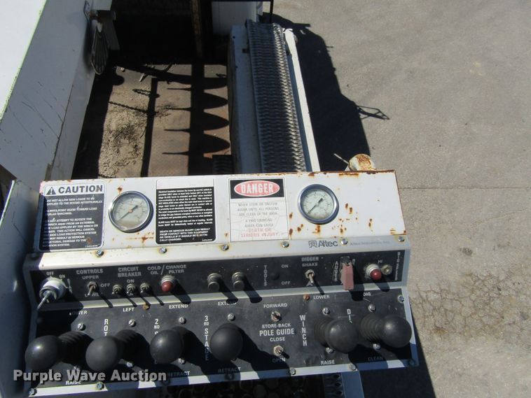 image for item FD9483 1993 International 4700  digger derrick truck