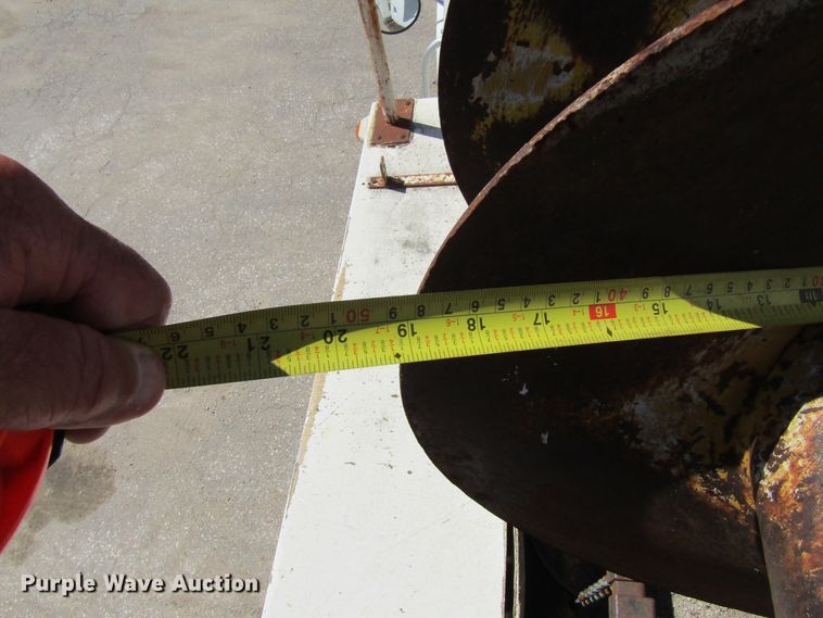 image for item FD9483 1993 International 4700  digger derrick truck