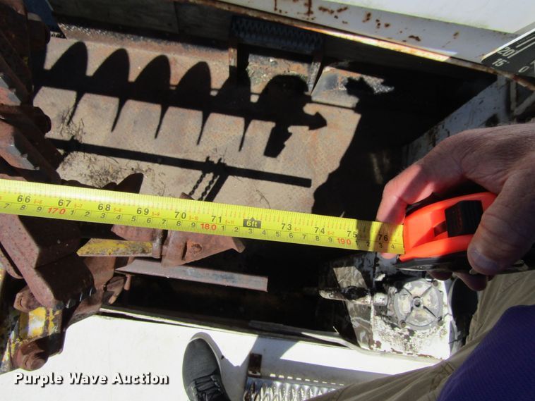 image for item FD9483 1993 International 4700  digger derrick truck