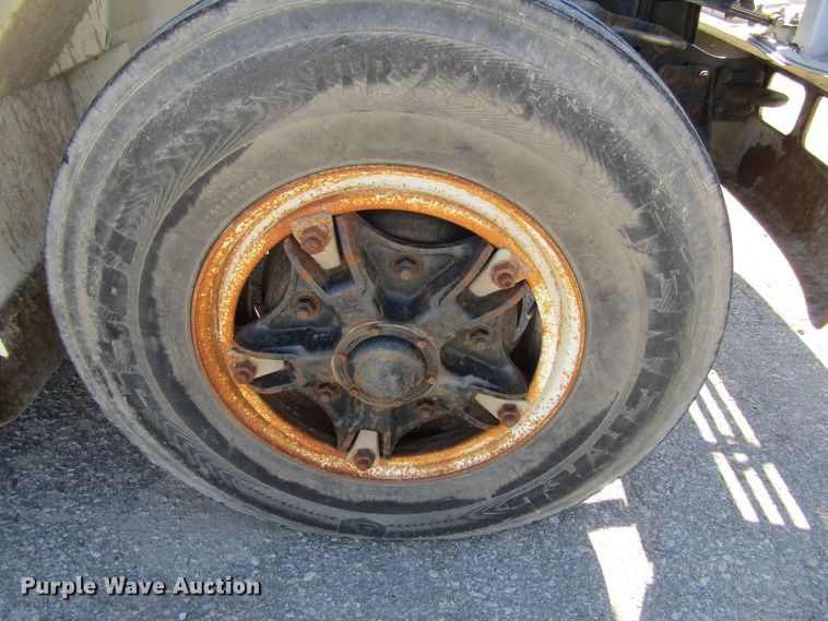 image for item FD9483 1993 International 4700  digger derrick truck