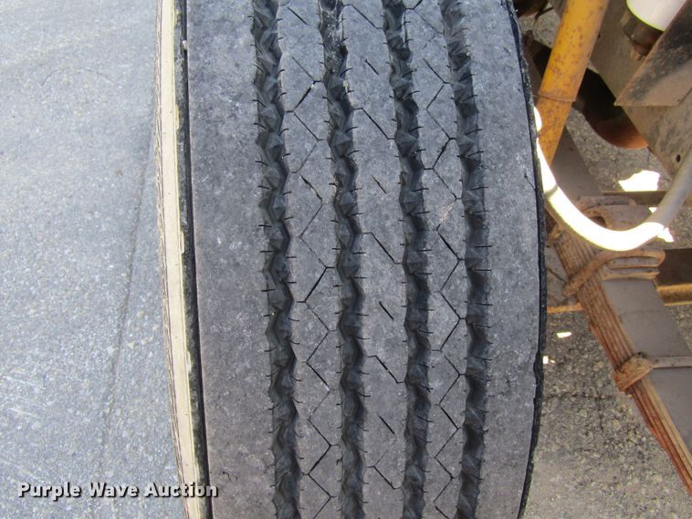 image for item FD9483 1993 International 4700  digger derrick truck