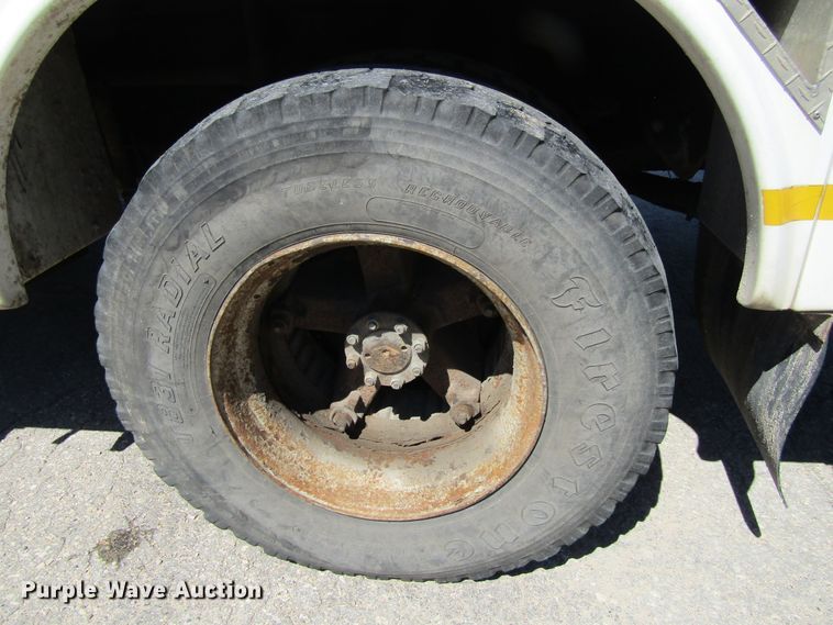 image for item FD9483 1993 International 4700  digger derrick truck