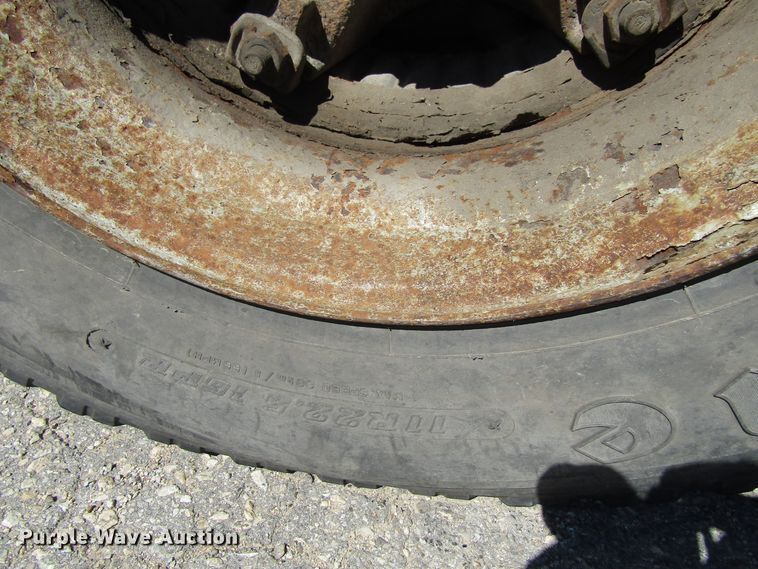 image for item FD9483 1993 International 4700  digger derrick truck