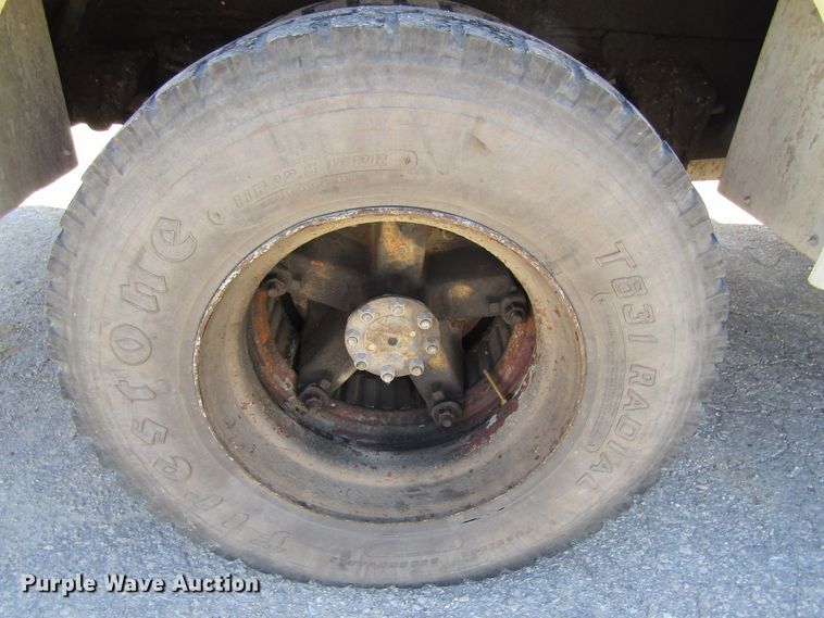 image for item FD9483 1993 International 4700  digger derrick truck