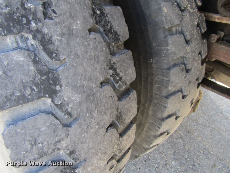 image for item FD9483 1993 International 4700  digger derrick truck