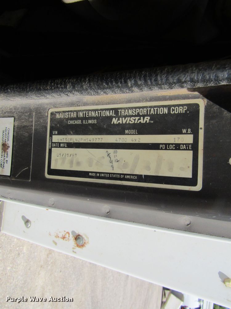 image for item FD9483 1993 International 4700  digger derrick truck