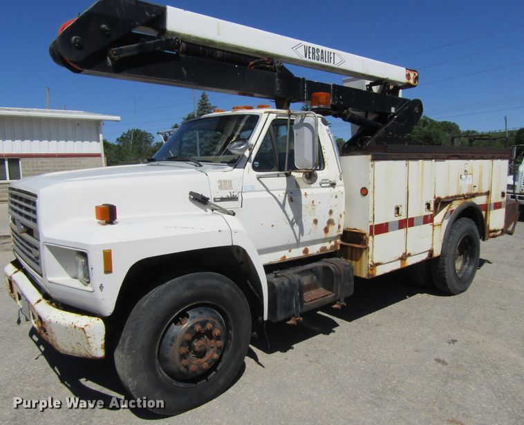 image for item FD9485 1989 Ford F700  bucket truck