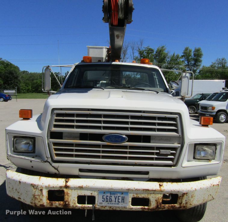 image for item FD9485 1989 Ford F700  bucket truck