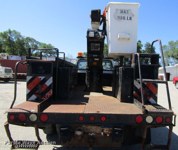 image for item FD9485 1989 Ford F700  bucket truck
