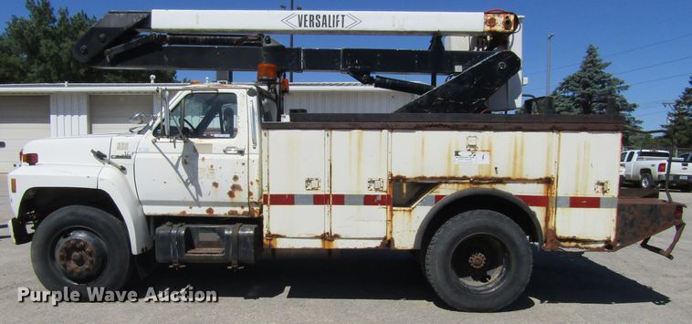 image for item FD9485 1989 Ford F700  bucket truck