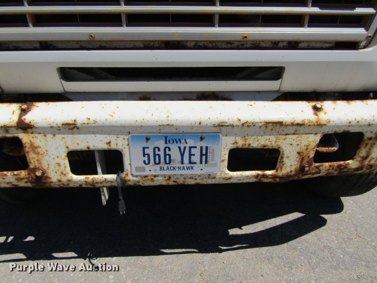 image for item FD9485 1989 Ford F700  bucket truck