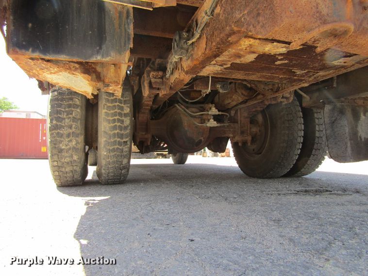 image for item FD9485 1989 Ford F700  bucket truck