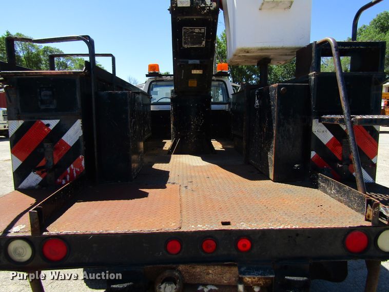 image for item FD9485 1989 Ford F700  bucket truck