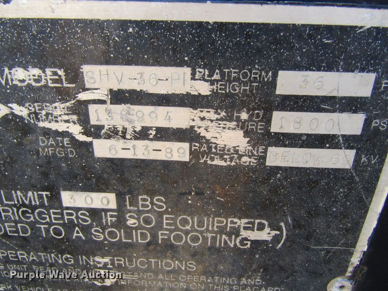 image for item FD9485 1989 Ford F700  bucket truck