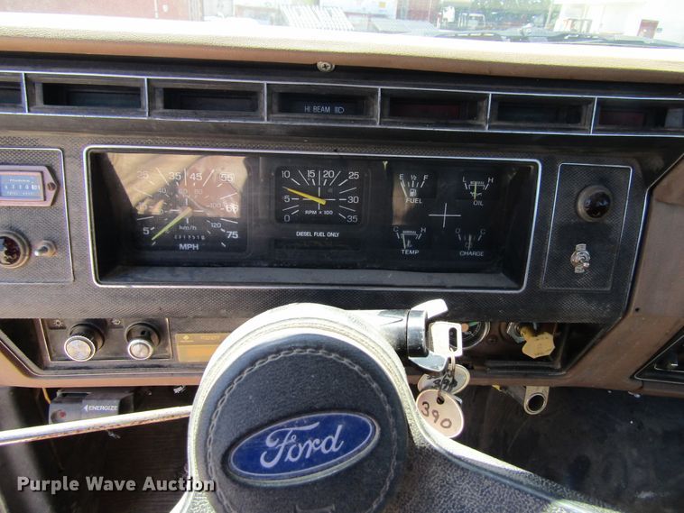 image for item FD9485 1989 Ford F700  bucket truck