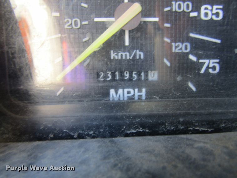 image for item FD9485 1989 Ford F700  bucket truck