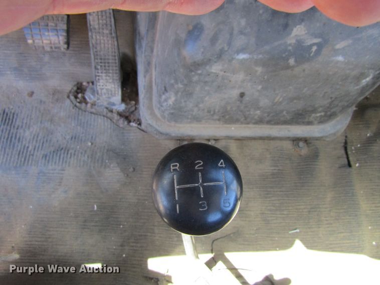 image for item FD9485 1989 Ford F700  bucket truck