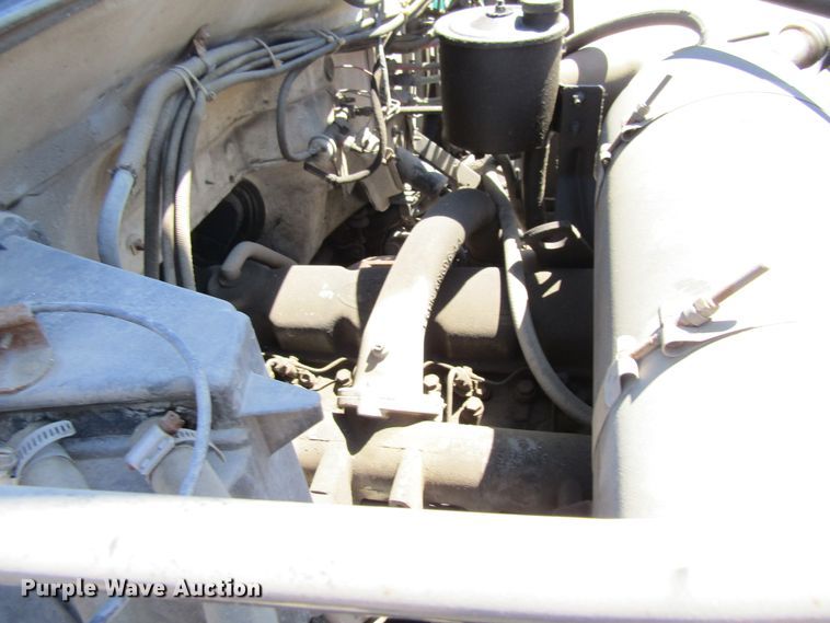 image for item FD9485 1989 Ford F700  bucket truck