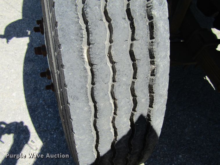 image for item FD9485 1989 Ford F700  bucket truck