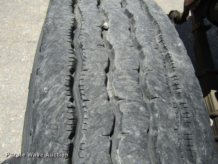 image for item FD9485 1989 Ford F700  bucket truck