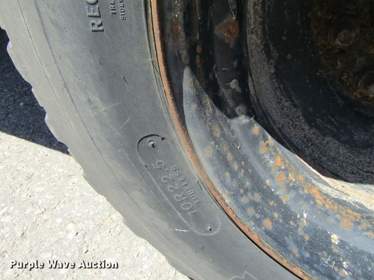 image for item FD9485 1989 Ford F700  bucket truck