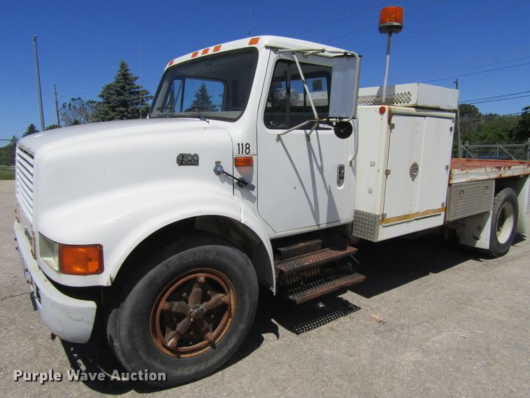 image for item FD9488 1995 International 4700  utility truck