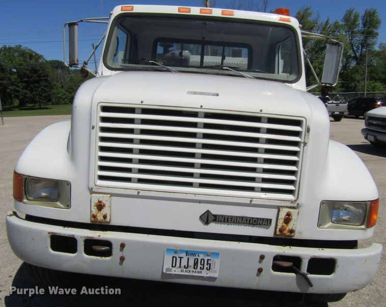 image for item FD9488 1995 International 4700  utility truck