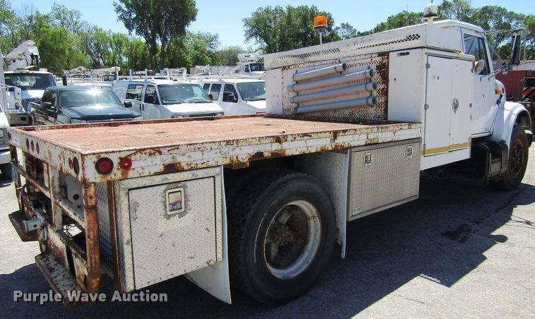 image for item FD9488 1995 International 4700  utility truck