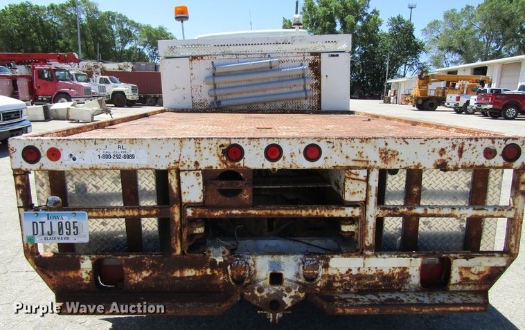 image for item FD9488 1995 International 4700  utility truck