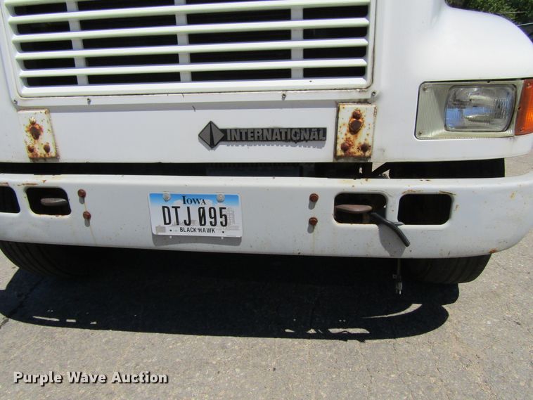 image for item FD9488 1995 International 4700  utility truck