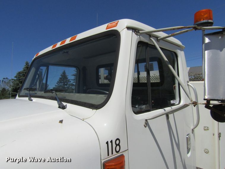 image for item FD9488 1995 International 4700  utility truck