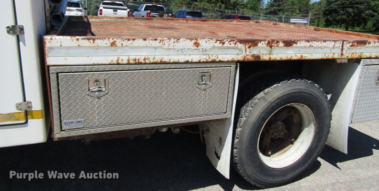 image for item FD9488 1995 International 4700  utility truck