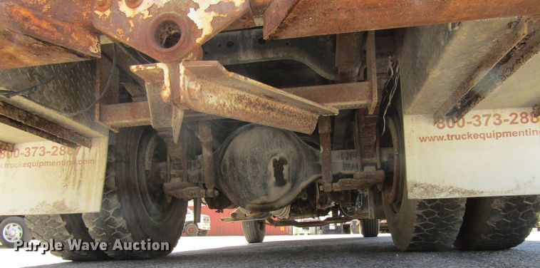 image for item FD9488 1995 International 4700  utility truck