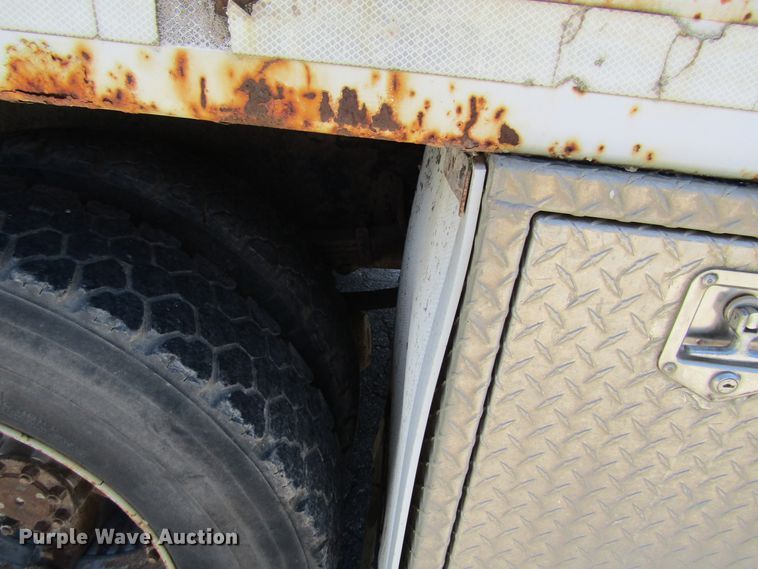 image for item FD9488 1995 International 4700  utility truck