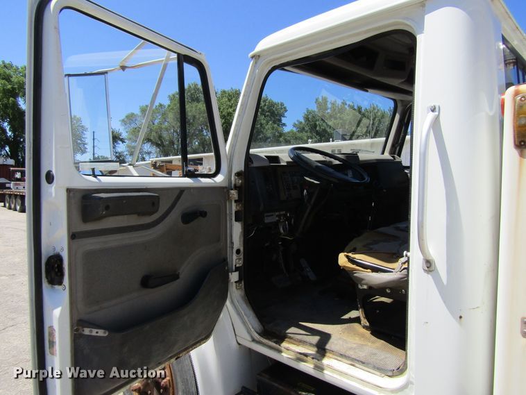 image for item FD9488 1995 International 4700  utility truck