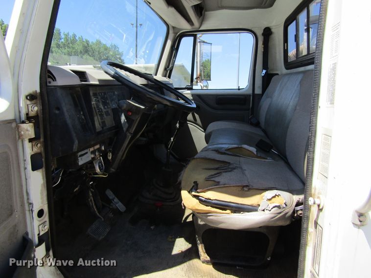 image for item FD9488 1995 International 4700  utility truck