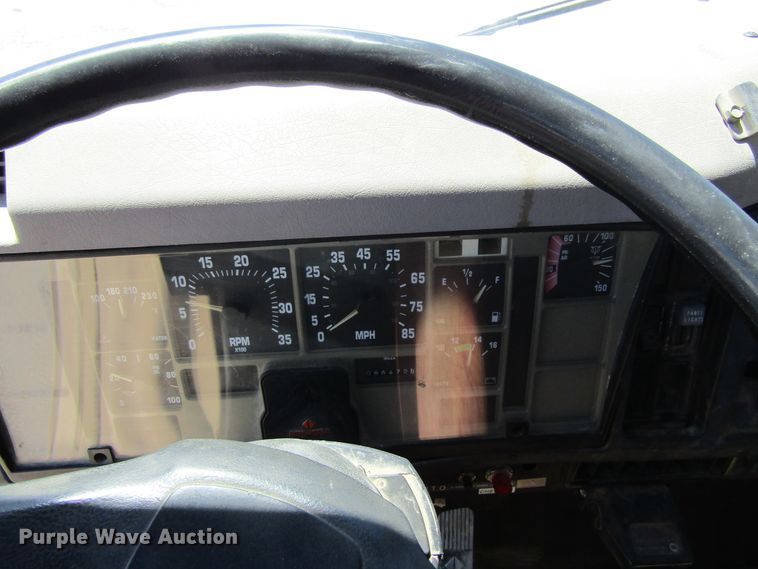 image for item FD9488 1995 International 4700  utility truck