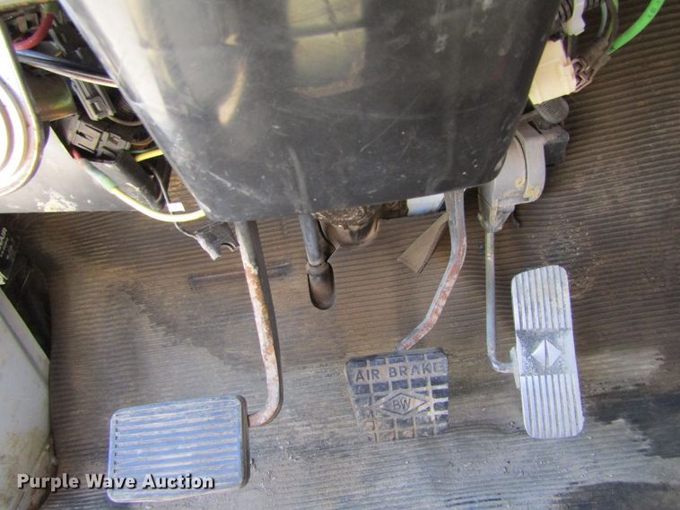 image for item FD9488 1995 International 4700  utility truck