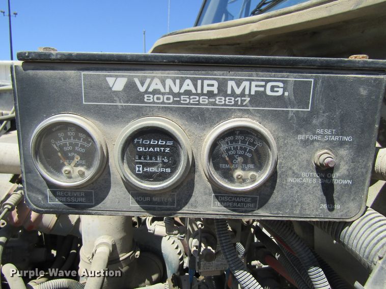 image for item FD9488 1995 International 4700  utility truck