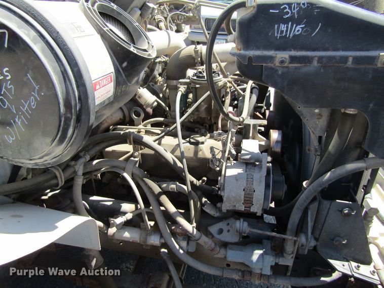 image for item FD9488 1995 International 4700  utility truck