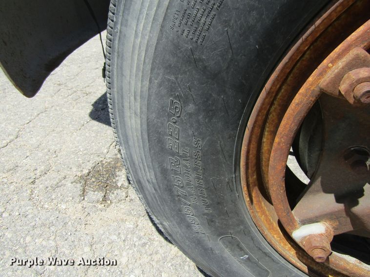 image for item FD9488 1995 International 4700  utility truck