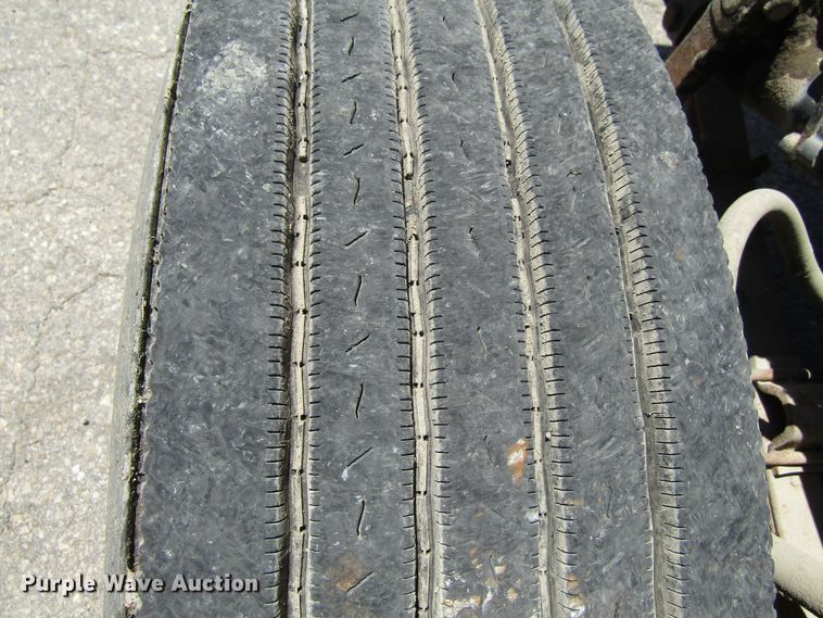 image for item FD9488 1995 International 4700  utility truck