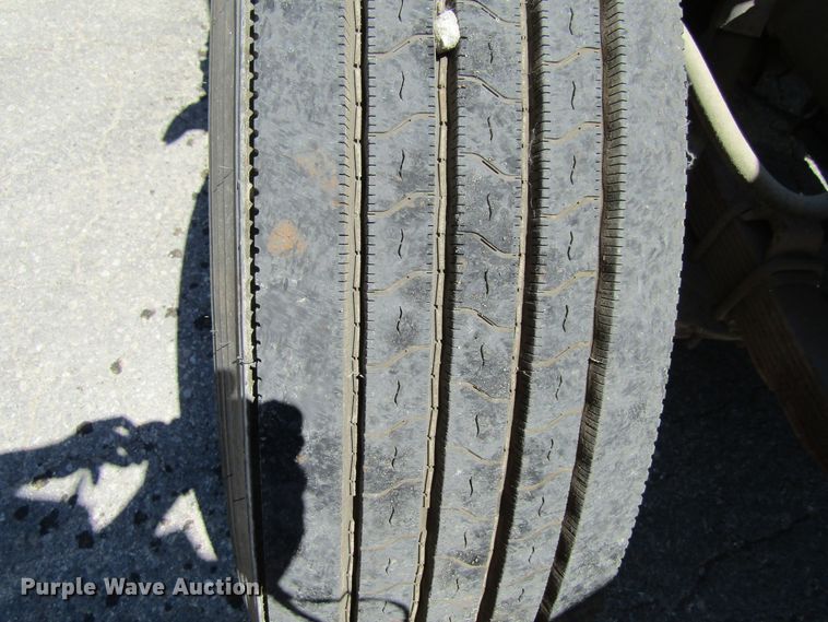 image for item FD9488 1995 International 4700  utility truck