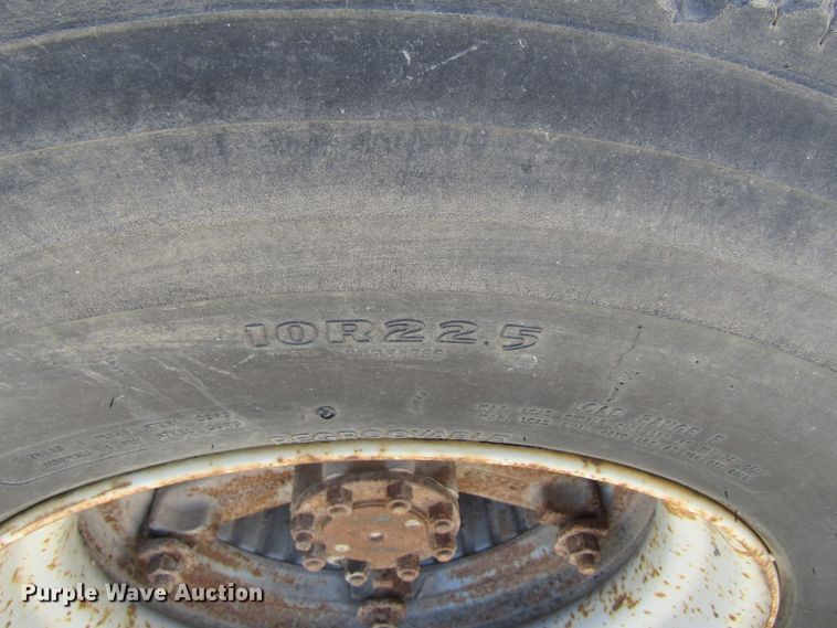 image for item FD9488 1995 International 4700  utility truck